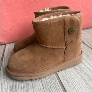 UGG kids fur boot, classic brown, button opening, SZ 12